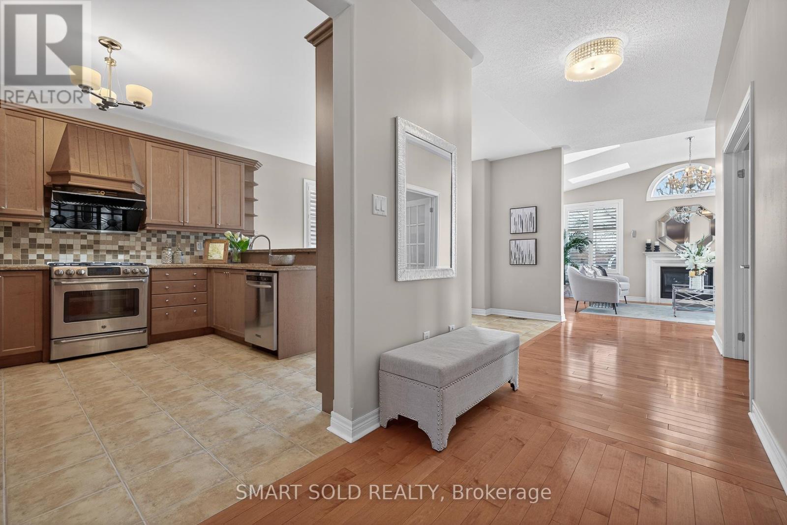 35 Routledge Drive, Richmond Hill, Ontario  L4E 0C4 - Photo 4 - N12819552