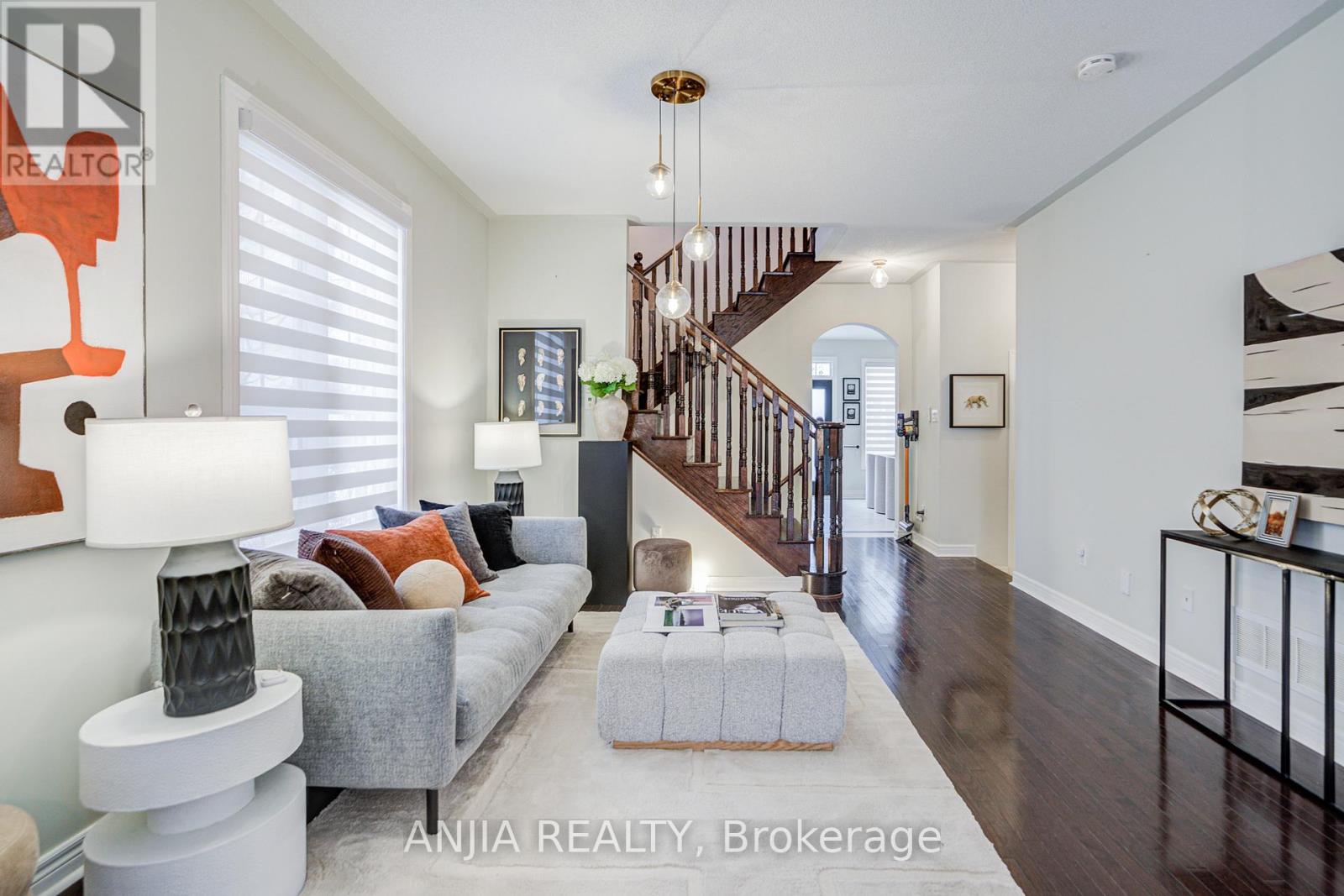 70 Fairlee Circle, Whitchurch-Stouffville, Ontario  L4A 0V3 - Photo 11 - N12819584