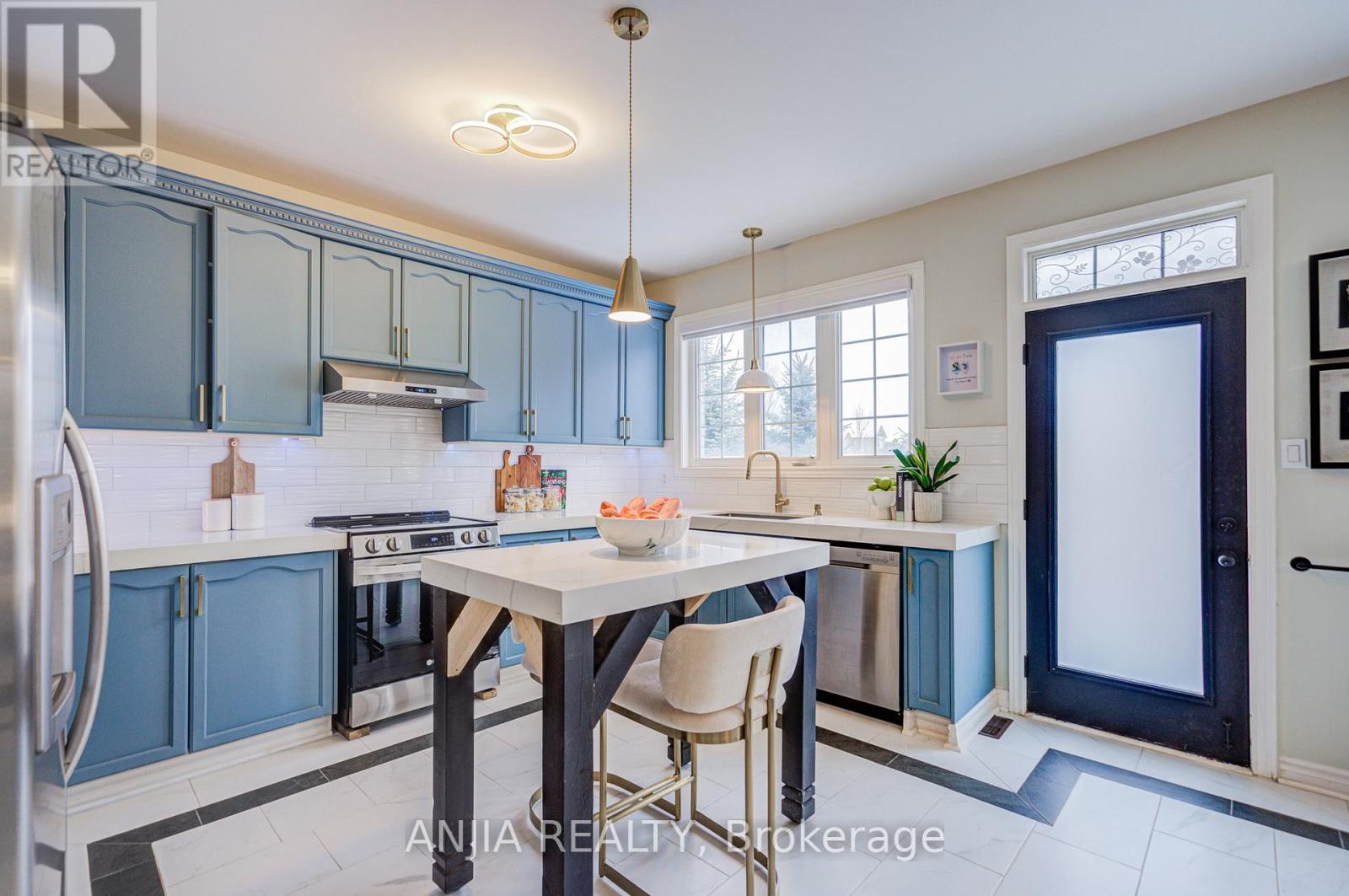 70 Fairlee Circle, Whitchurch-Stouffville, Ontario  L4A 0V3 - Photo 16 - N12819584