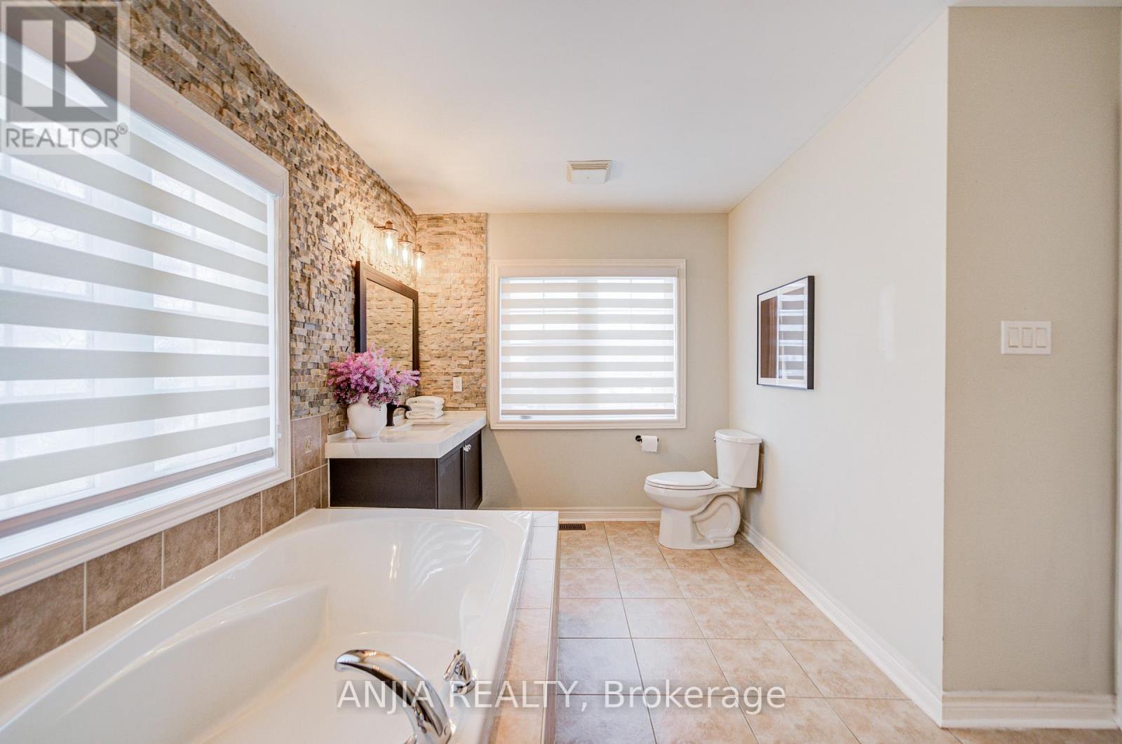 70 Fairlee Circle, Whitchurch-Stouffville, Ontario  L4A 0V3 - Photo 31 - N12819584