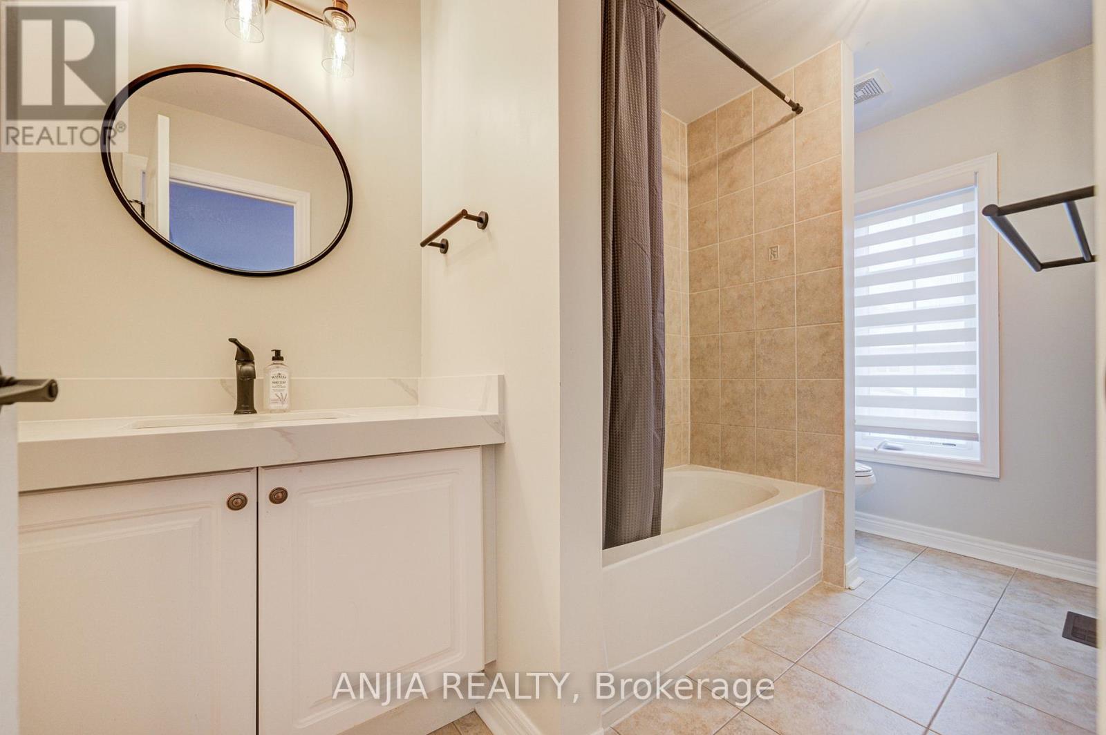 70 Fairlee Circle, Whitchurch-Stouffville, Ontario  L4A 0V3 - Photo 34 - N12819584