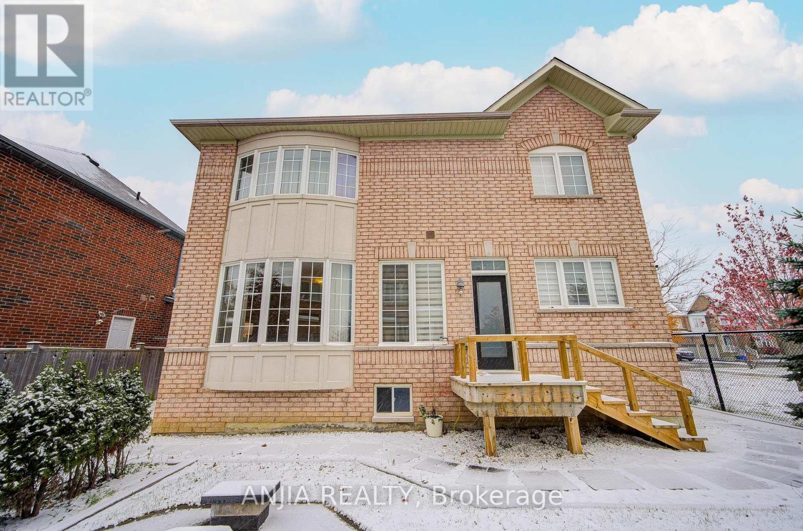 70 Fairlee Circle, Whitchurch-Stouffville, Ontario  L4A 0V3 - Photo 41 - N12819584