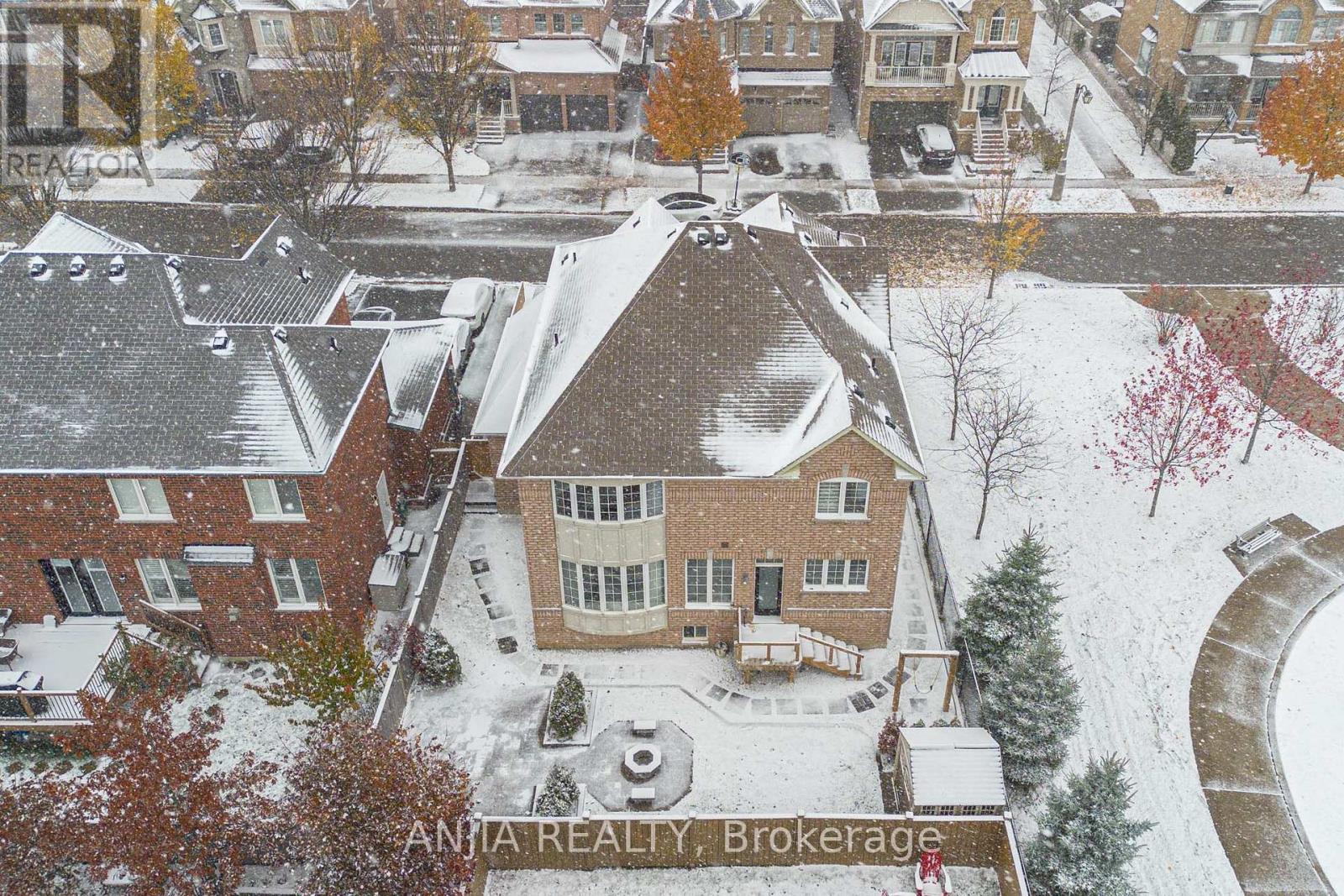 70 Fairlee Circle, Whitchurch-Stouffville, Ontario  L4A 0V3 - Photo 6 - N12819584