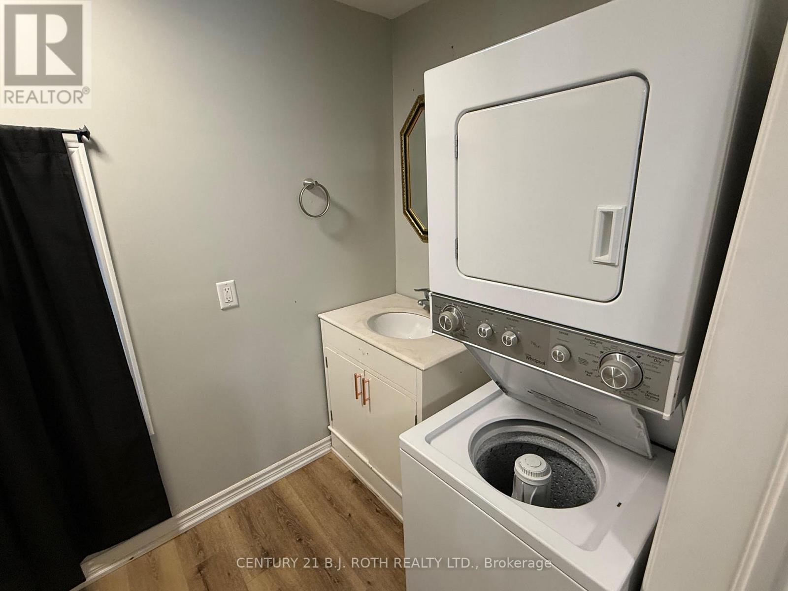 22 Caroline Street, Barrie (Allandale Centre), Ontario  L4N 2S3 - Photo 5 - S12819576