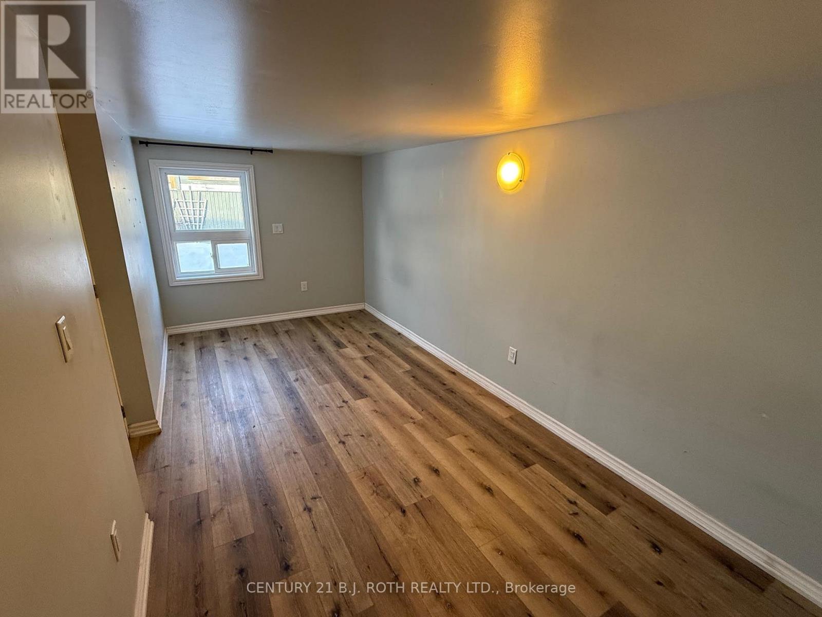 22 Caroline Street, Barrie (Allandale Centre), Ontario  L4N 2S3 - Photo 6 - S12819576