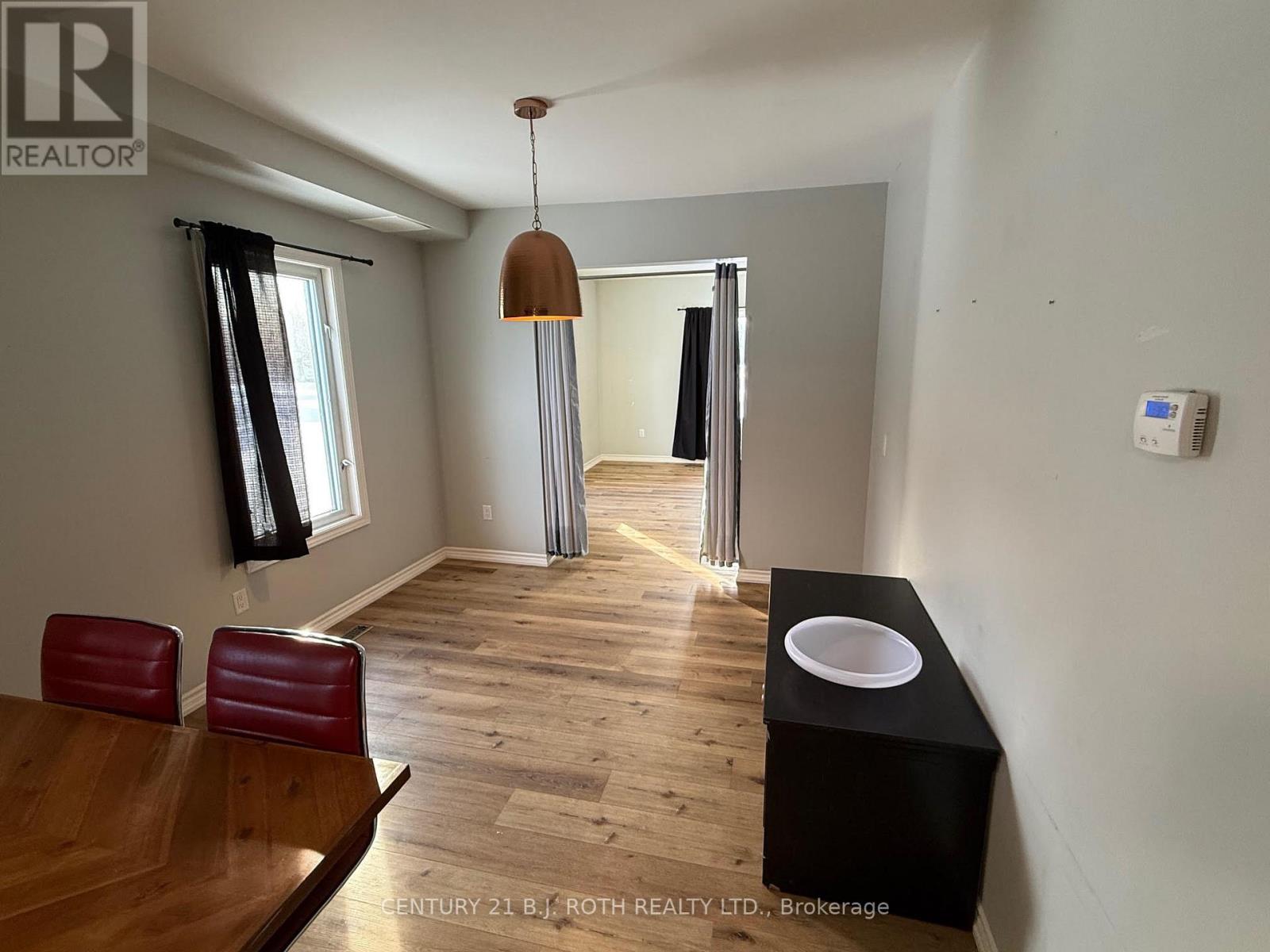 22 Caroline Street, Barrie (Allandale Centre), Ontario  L4N 2S3 - Photo 7 - S12819576