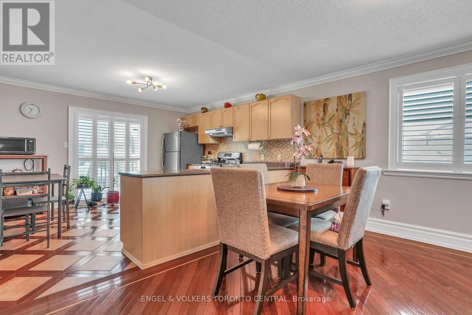 239 Country Lane, Barrie, Ontario  L4N 0W2 - Photo 10 - S12819608