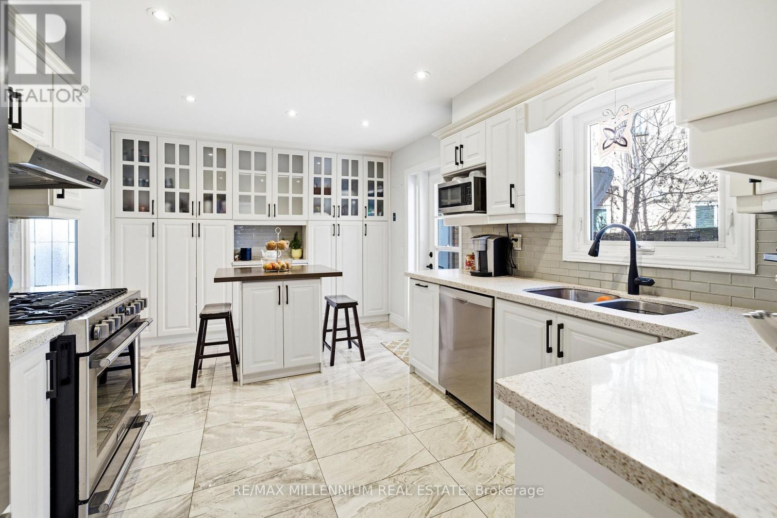 4680 Crosscreek Court, Mississauga, Ontario  L5V 1G5 - Photo 10 - W12819538