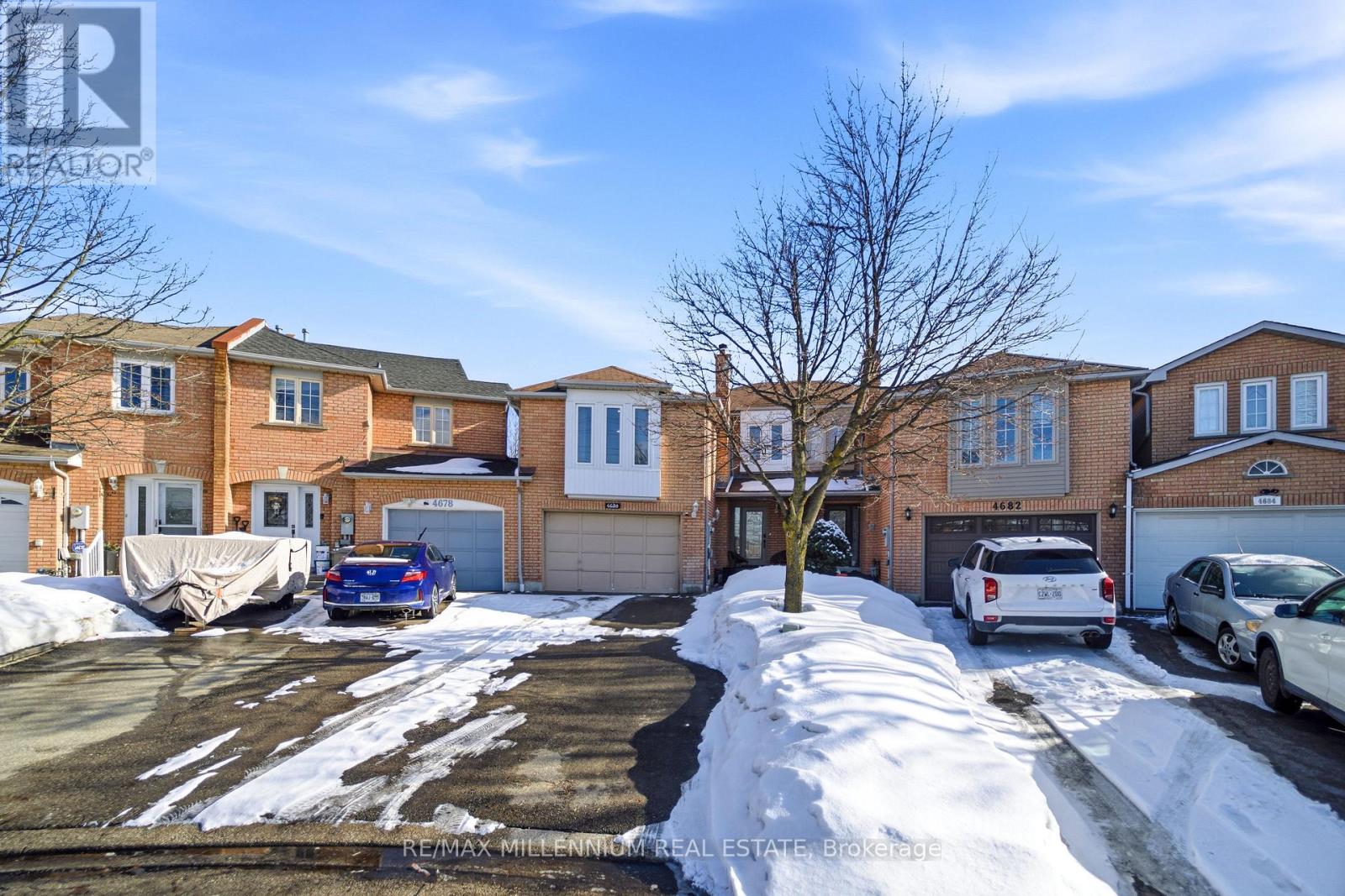 4680 Crosscreek Court, Mississauga, Ontario  L5V 1G5 - Photo 2 - W12819538