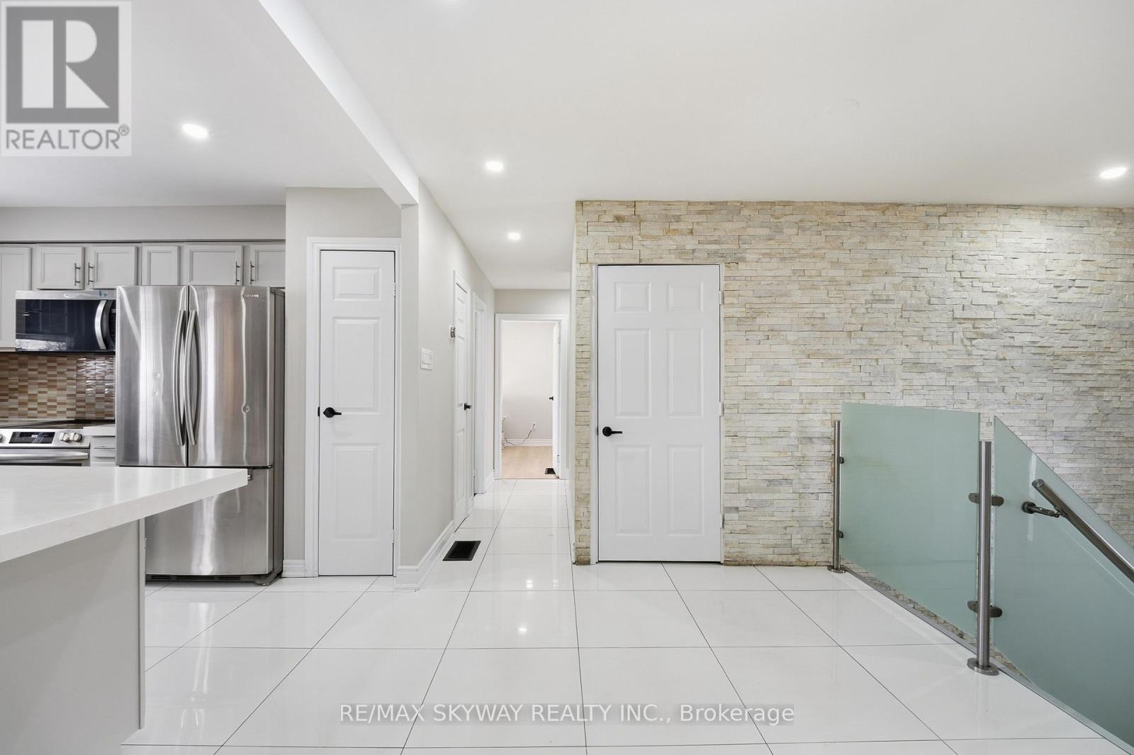 212 Rutherford Road N, Brampton, Ontario  L6V 2X9 - Photo 10 - W12819542