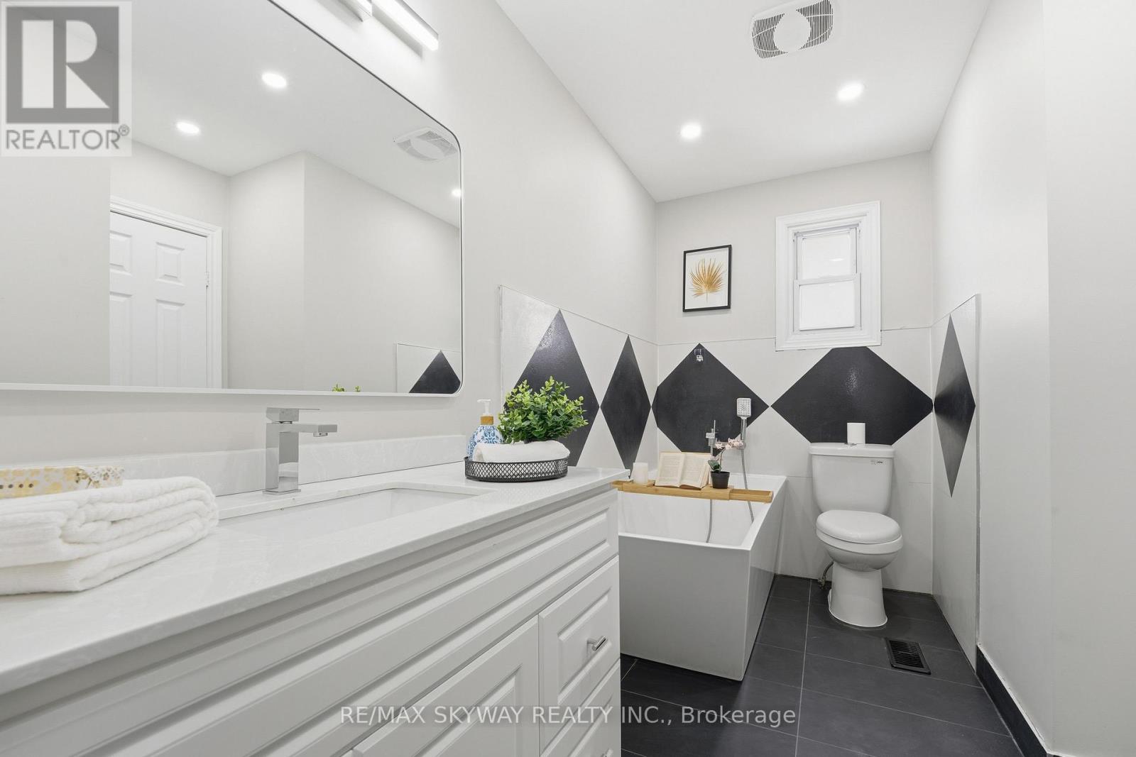 212 Rutherford Road N, Brampton, Ontario  L6V 2X9 - Photo 14 - W12819542