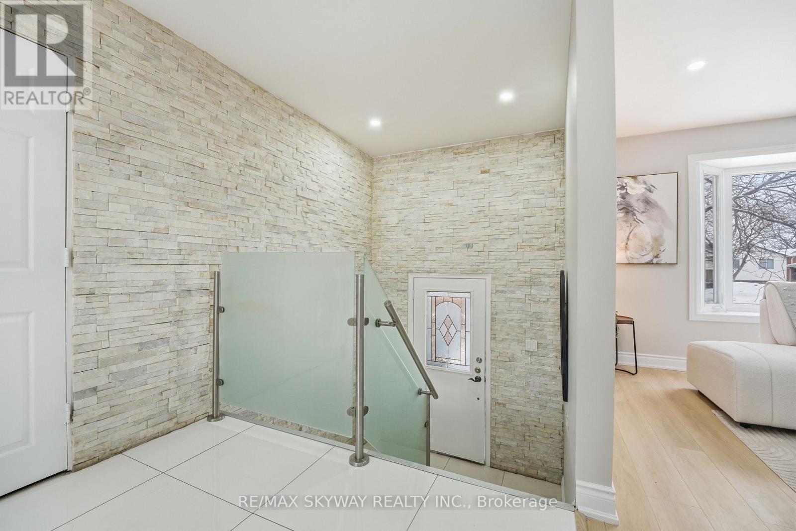 212 Rutherford Road N, Brampton, Ontario  L6V 2X9 - Photo 17 - W12819542