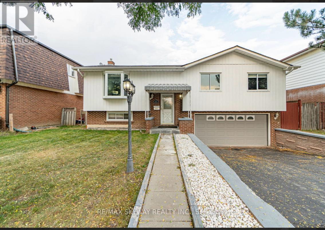 212 Rutherford Road N, Brampton, Ontario  L6V 2X9 - Photo 2 - W12819542