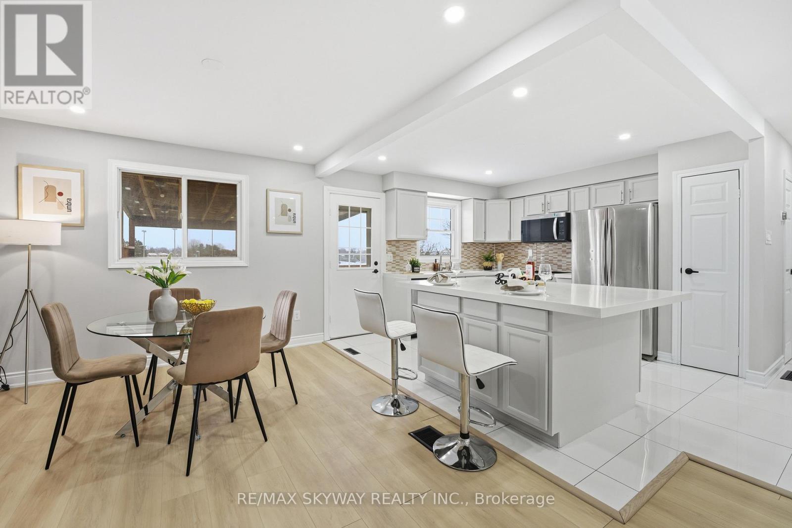 212 Rutherford Road N, Brampton, Ontario  L6V 2X9 - Photo 6 - W12819542