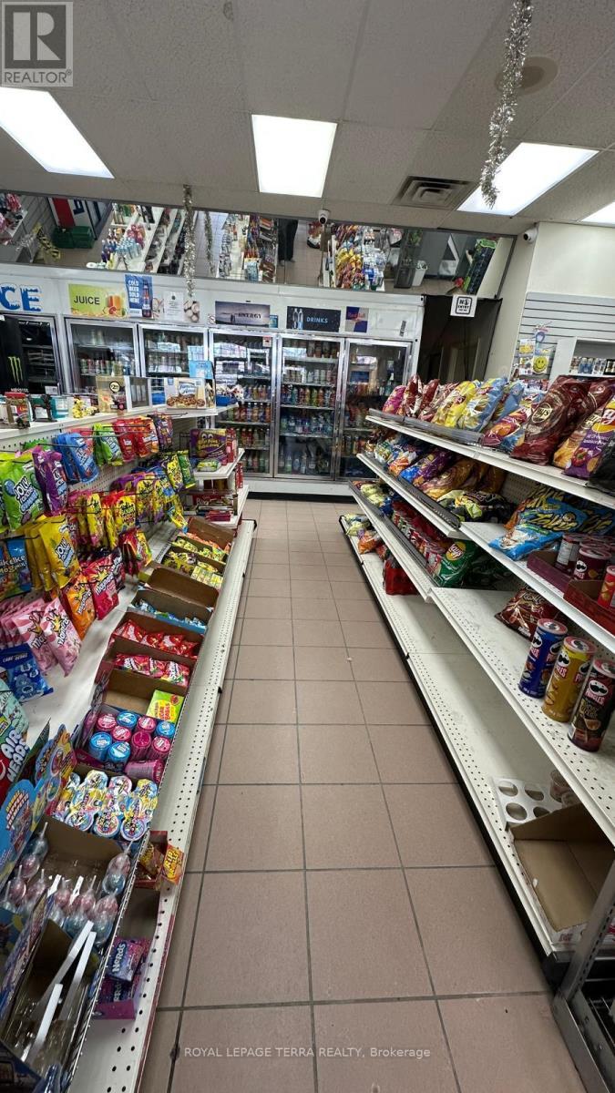 2 - 1474 Pickwick Drive, Mississauga, Ontario  L5V 2G2 - Photo 5 - W12819600