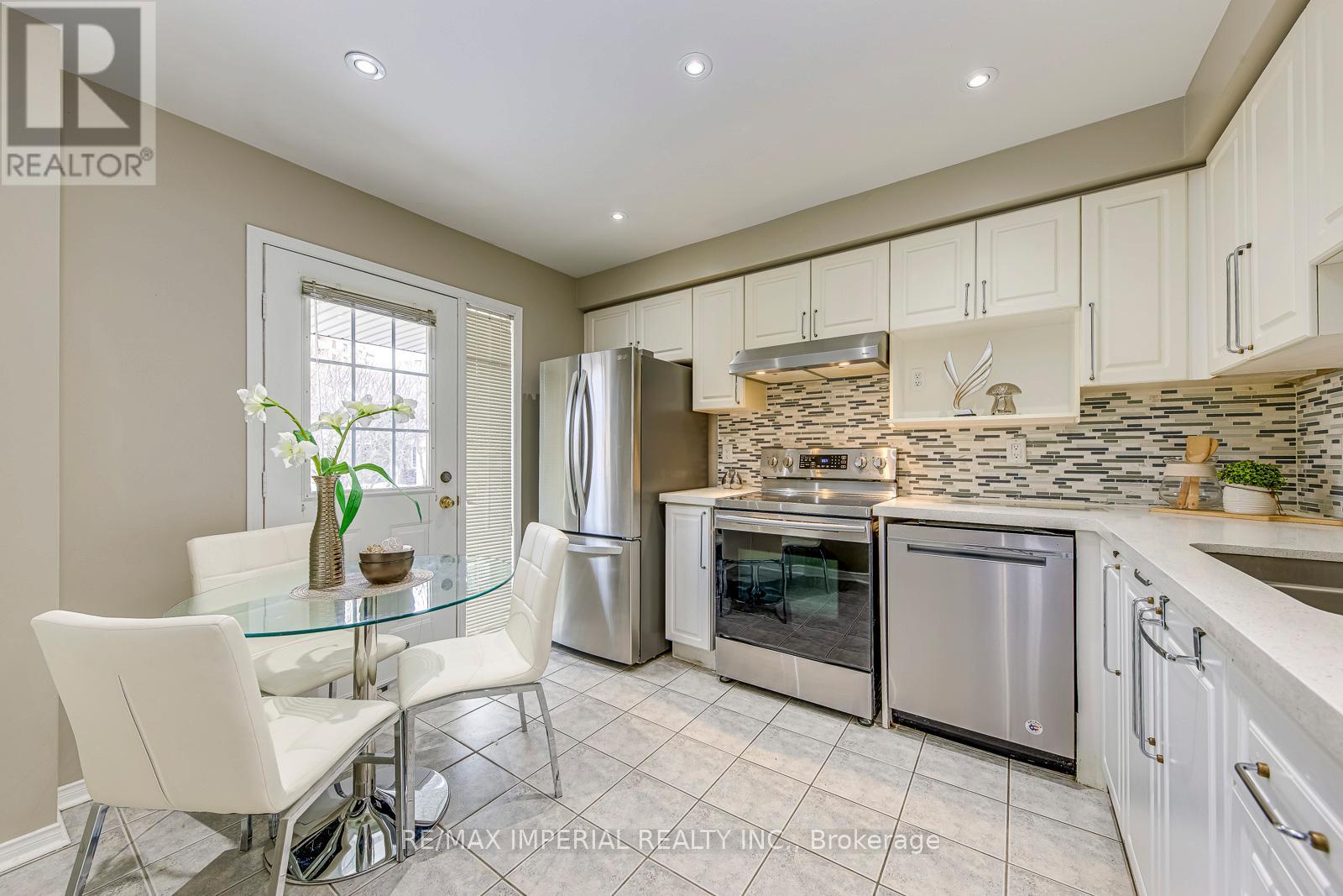 96 - 833 Scollard Court, Mississauga, Ontario  L5V 2B4 - Photo 10 - W12819616