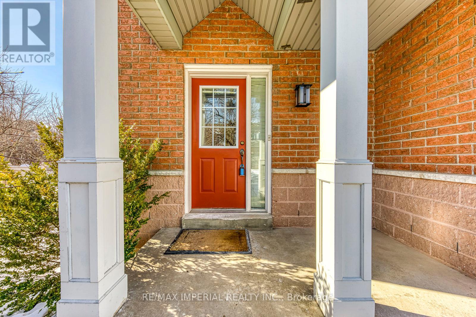 96 - 833 Scollard Court, Mississauga, Ontario  L5V 2B4 - Photo 2 - W12819616