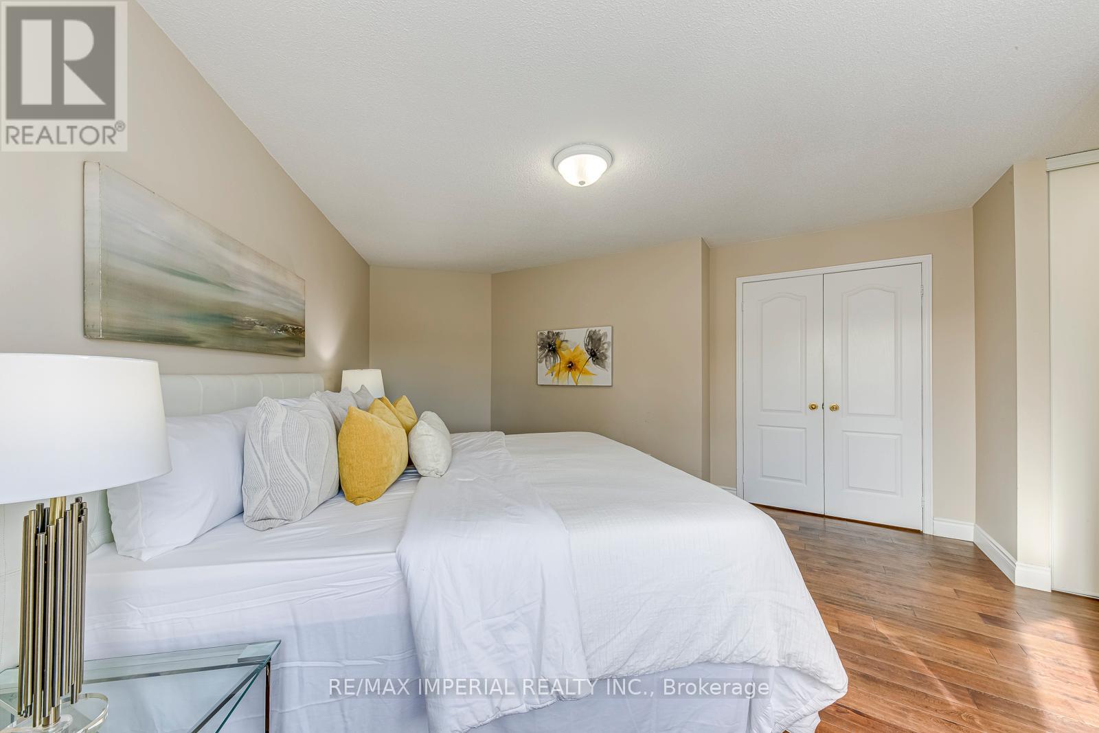 96 - 833 Scollard Court, Mississauga, Ontario  L5V 2B4 - Photo 21 - W12819616