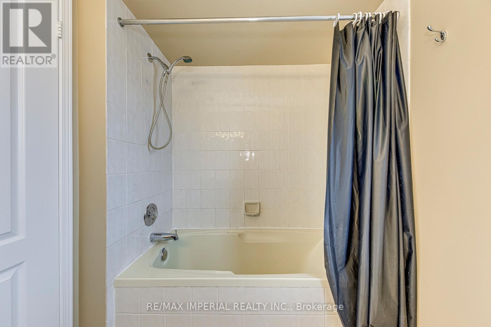 96 - 833 Scollard Court, Mississauga, Ontario  L5V 2B4 - Photo 23 - W12819616