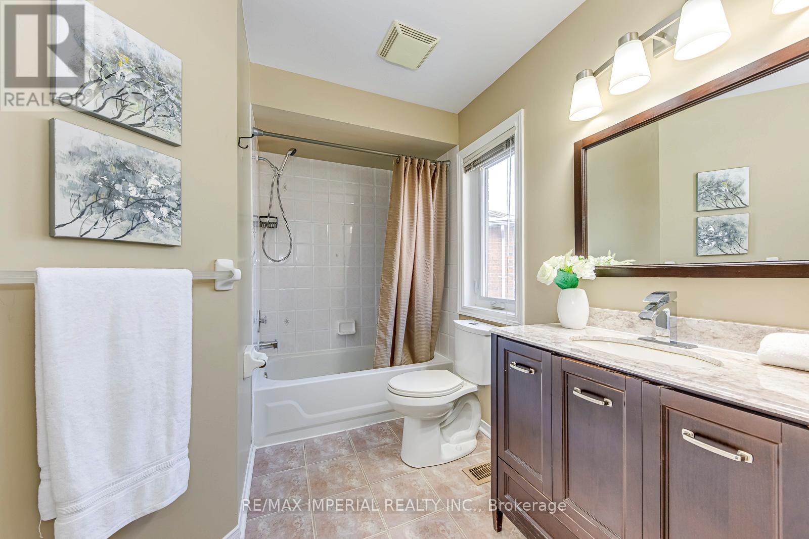 96 - 833 Scollard Court, Mississauga, Ontario  L5V 2B4 - Photo 28 - W12819616