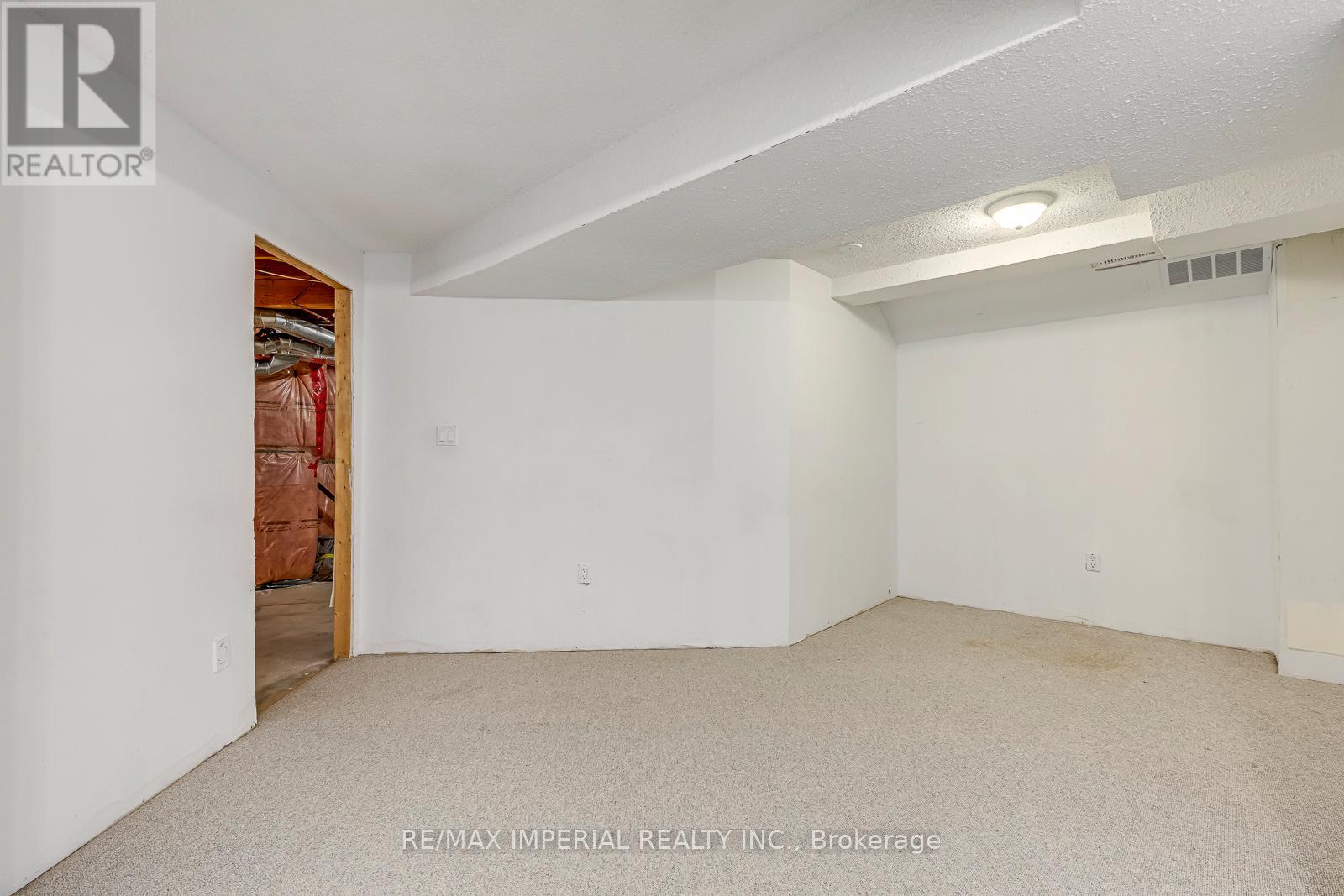 96 - 833 Scollard Court, Mississauga, Ontario  L5V 2B4 - Photo 32 - W12819616