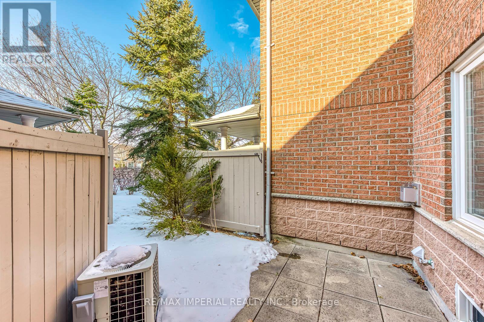 96 - 833 Scollard Court, Mississauga, Ontario  L5V 2B4 - Photo 33 - W12819616