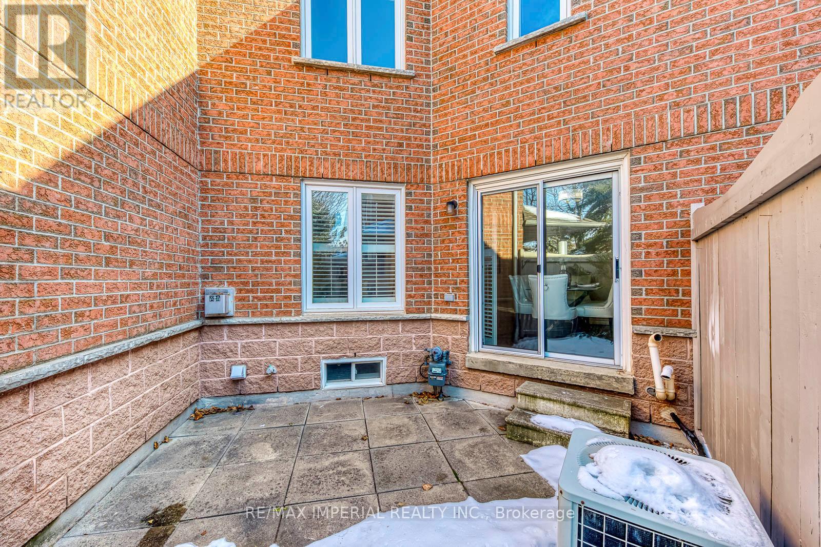 96 - 833 Scollard Court, Mississauga, Ontario  L5V 2B4 - Photo 34 - W12819616