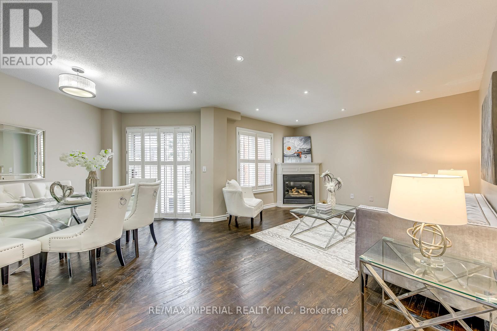 96 - 833 Scollard Court, Mississauga, Ontario  L5V 2B4 - Photo 4 - W12819616