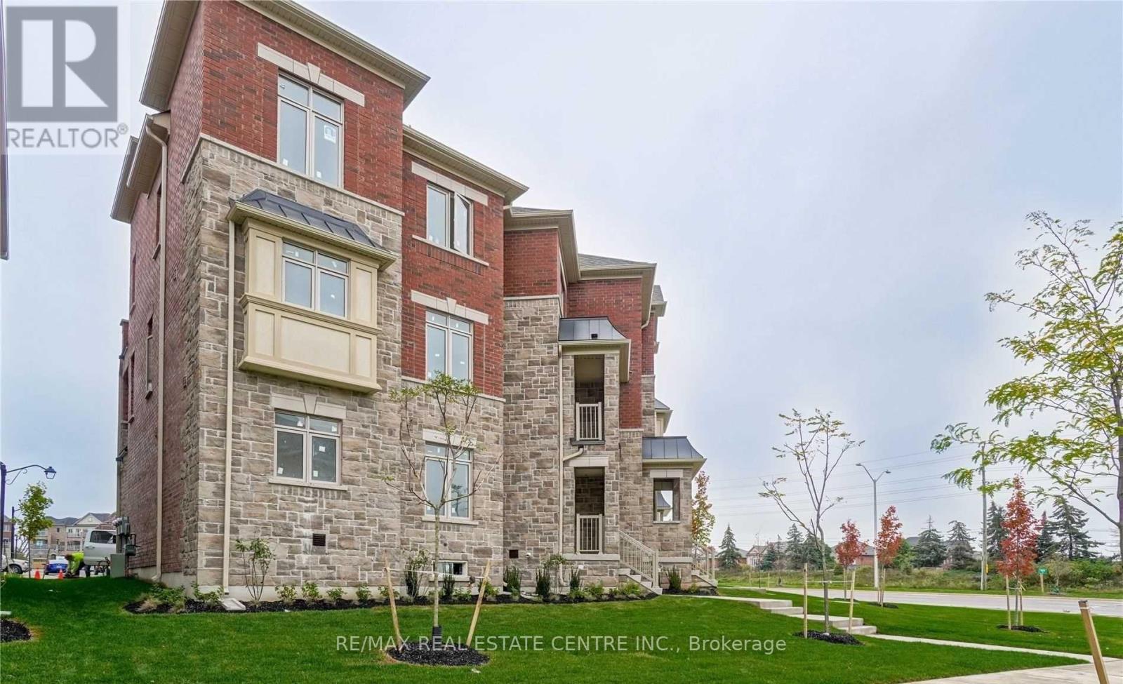 3007 Max Khan Boulevard, Oakville, Ontario  L6H 3P4 - Photo 3 - W12819672