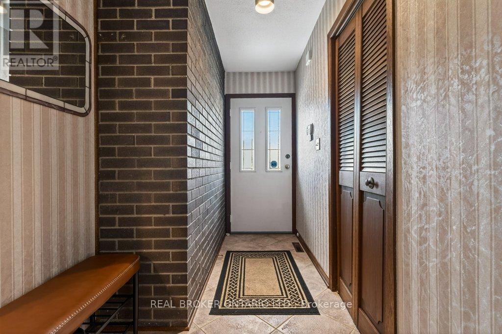 7 The Pinery, St. Catharines, Ontario  L2M 6M5 - Photo 4 - X12819508