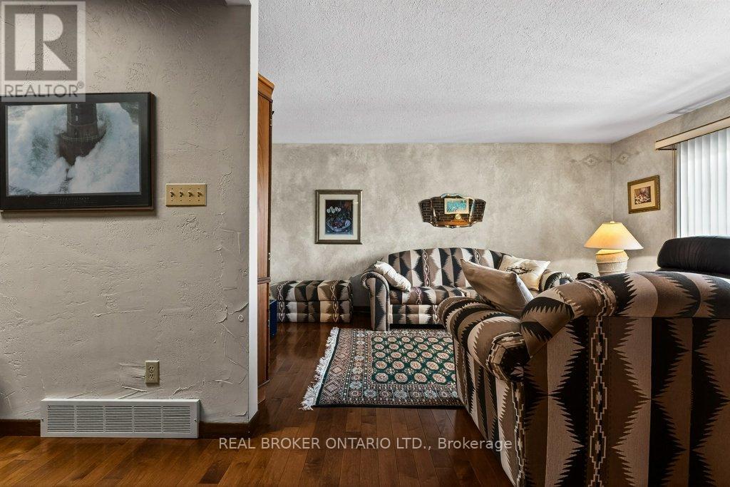 7 The Pinery, St. Catharines, Ontario  L2M 6M5 - Photo 6 - X12819508