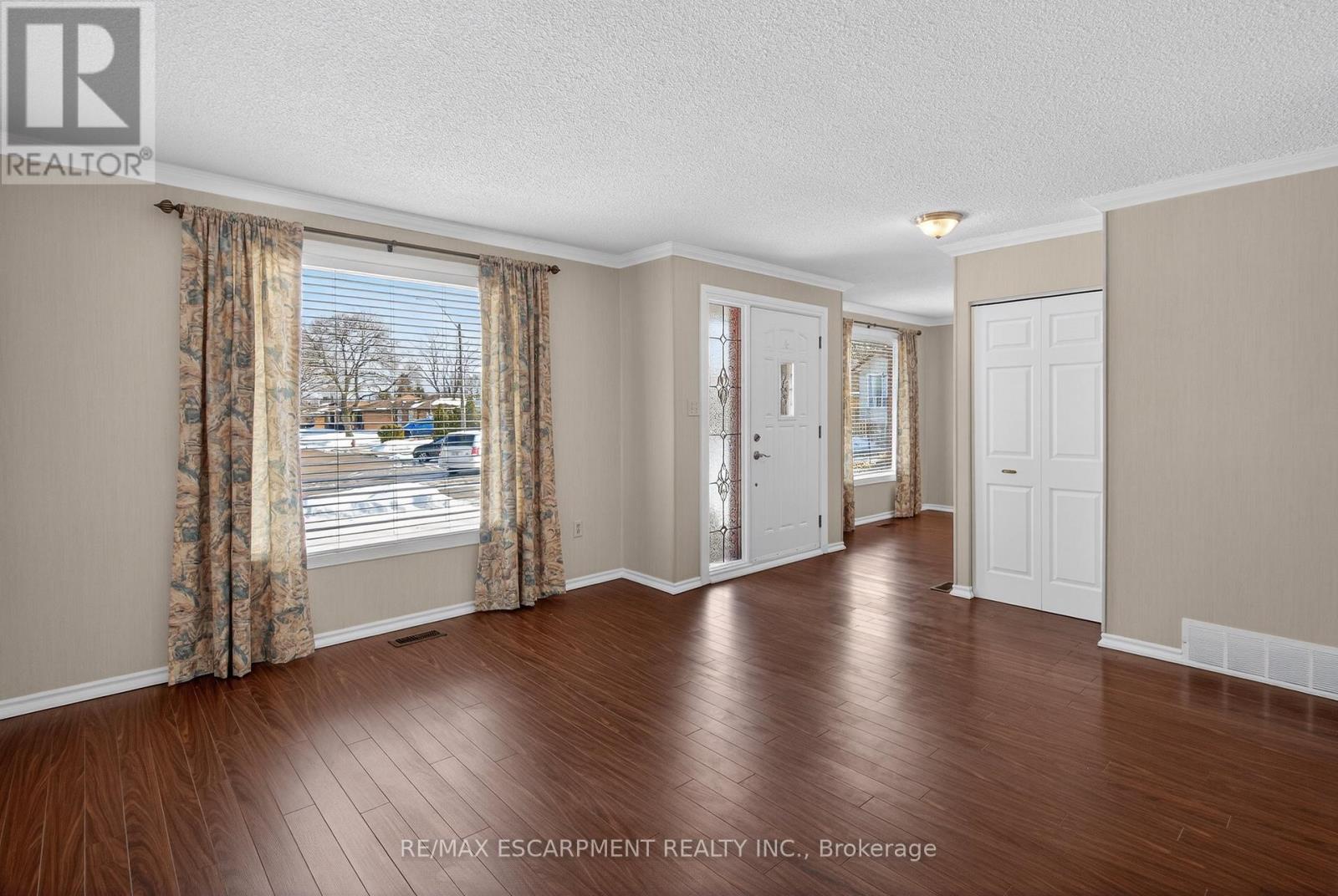 72 Boston Crescent, Hamilton, Ontario  L8T 4N2 - Photo 4 - X12819560