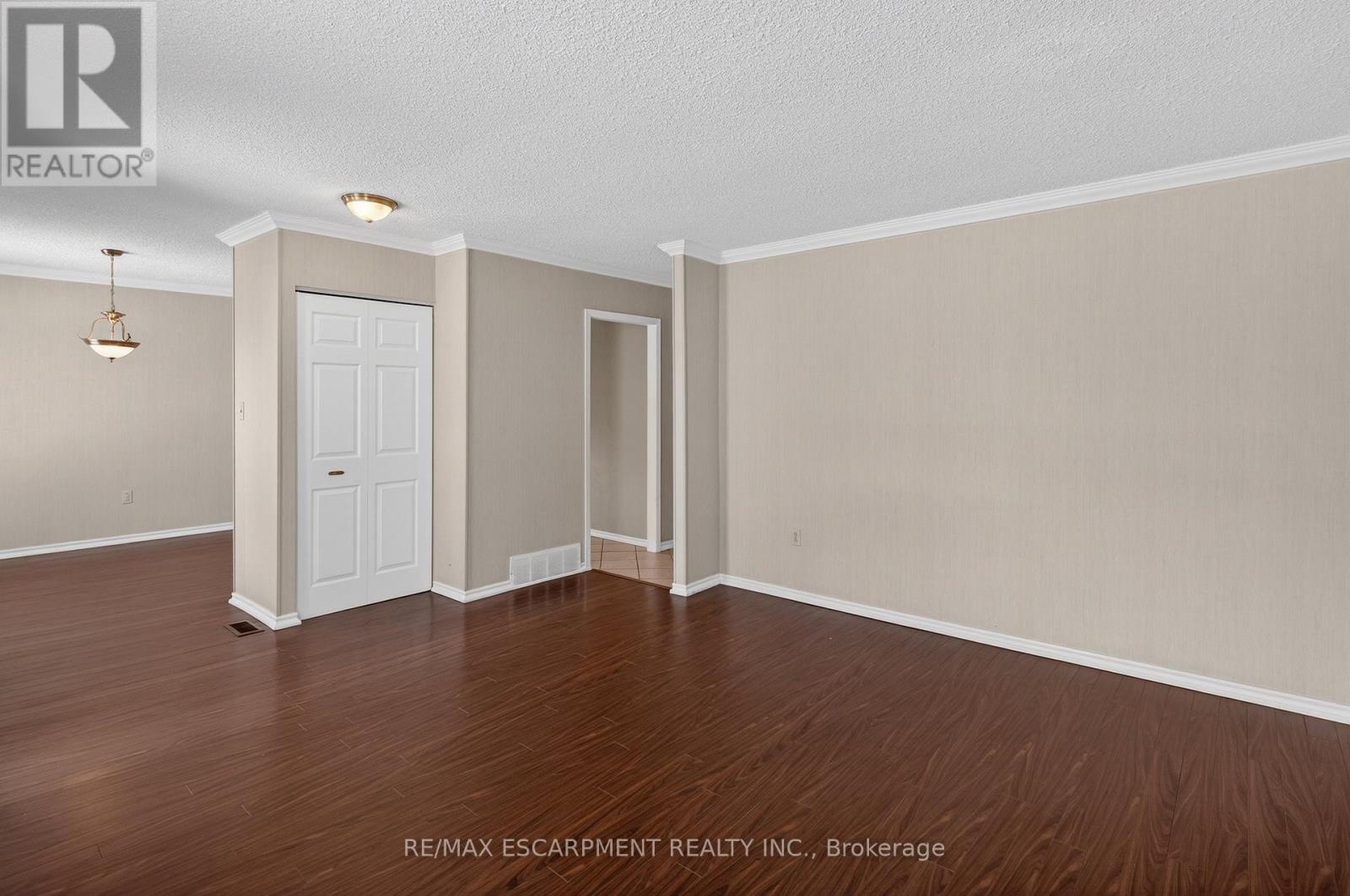 72 Boston Crescent, Hamilton, Ontario  L8T 4N2 - Photo 5 - X12819560