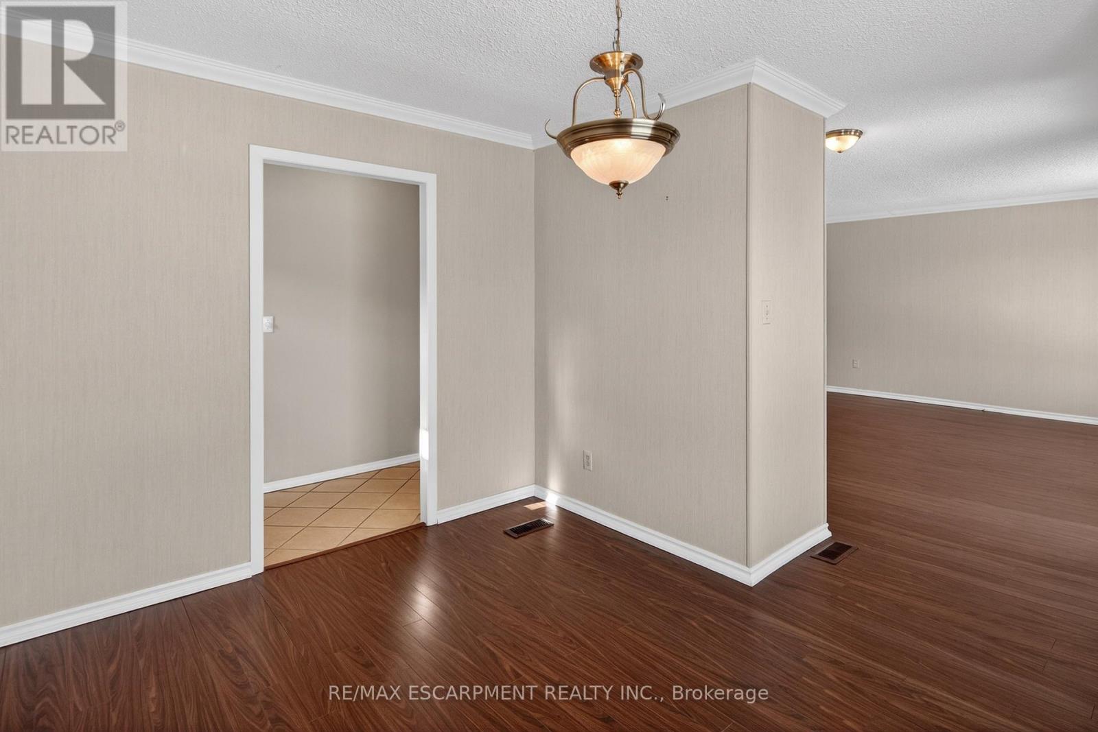 72 Boston Crescent, Hamilton, Ontario  L8T 4N2 - Photo 6 - X12819560