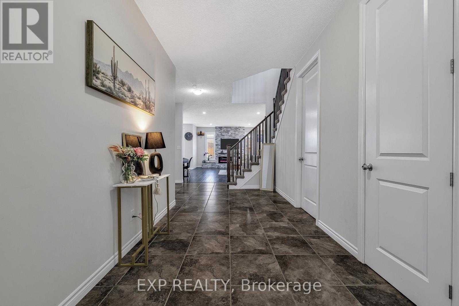 297 Thomas Slee Drive, Kitchener, Ontario  N2P 0B7 - Photo 3 - X12819678