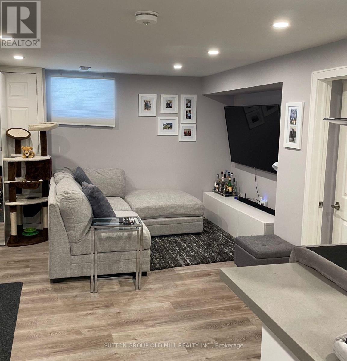 Lower - 79 Barrhead Crescent, Toronto, Ontario  M9W 3Z8 - Photo 3 - W12775436