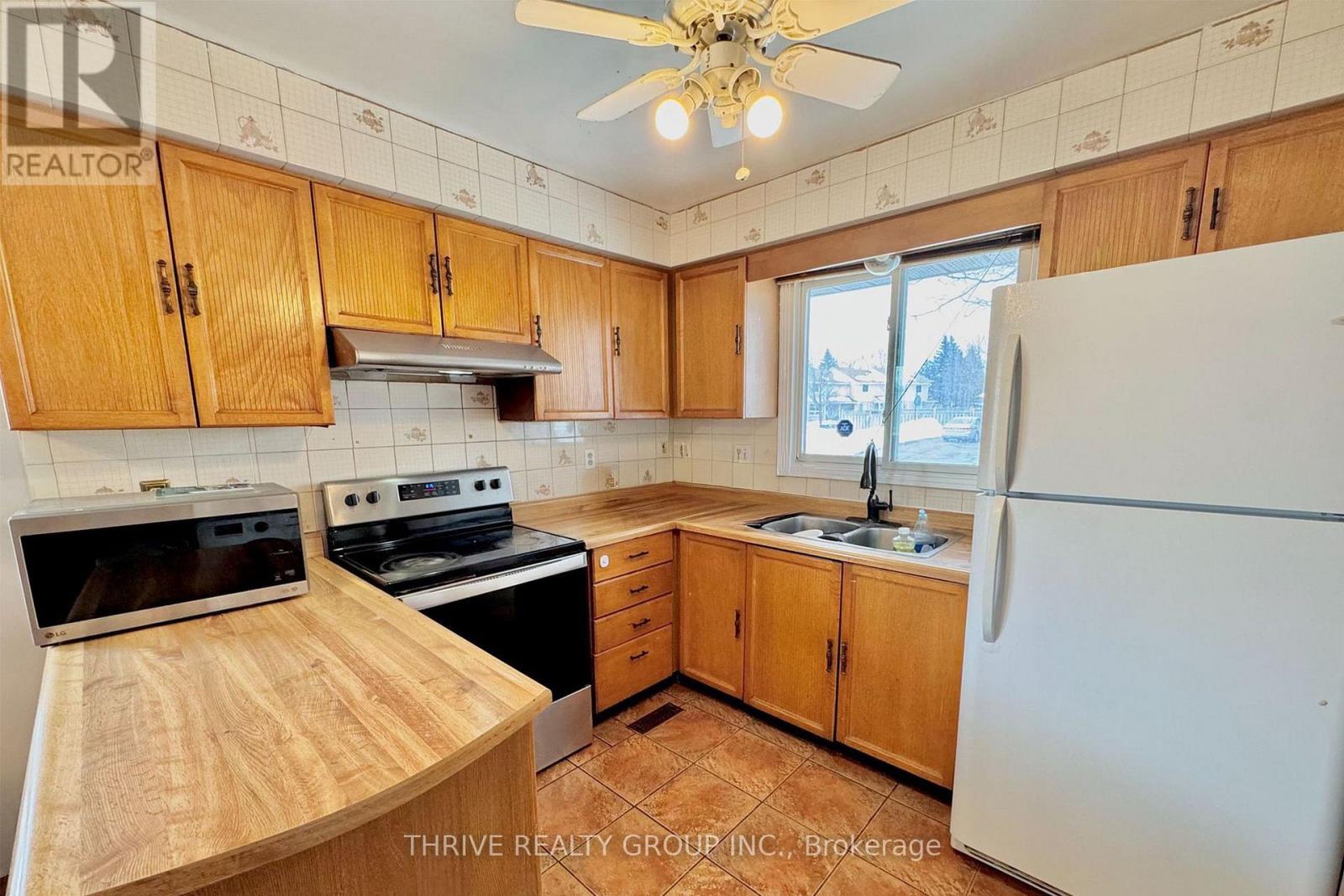 Upper - 1394 Basswood Road, London East, Ontario  N5V 3T3 - Photo 3 - X12819786