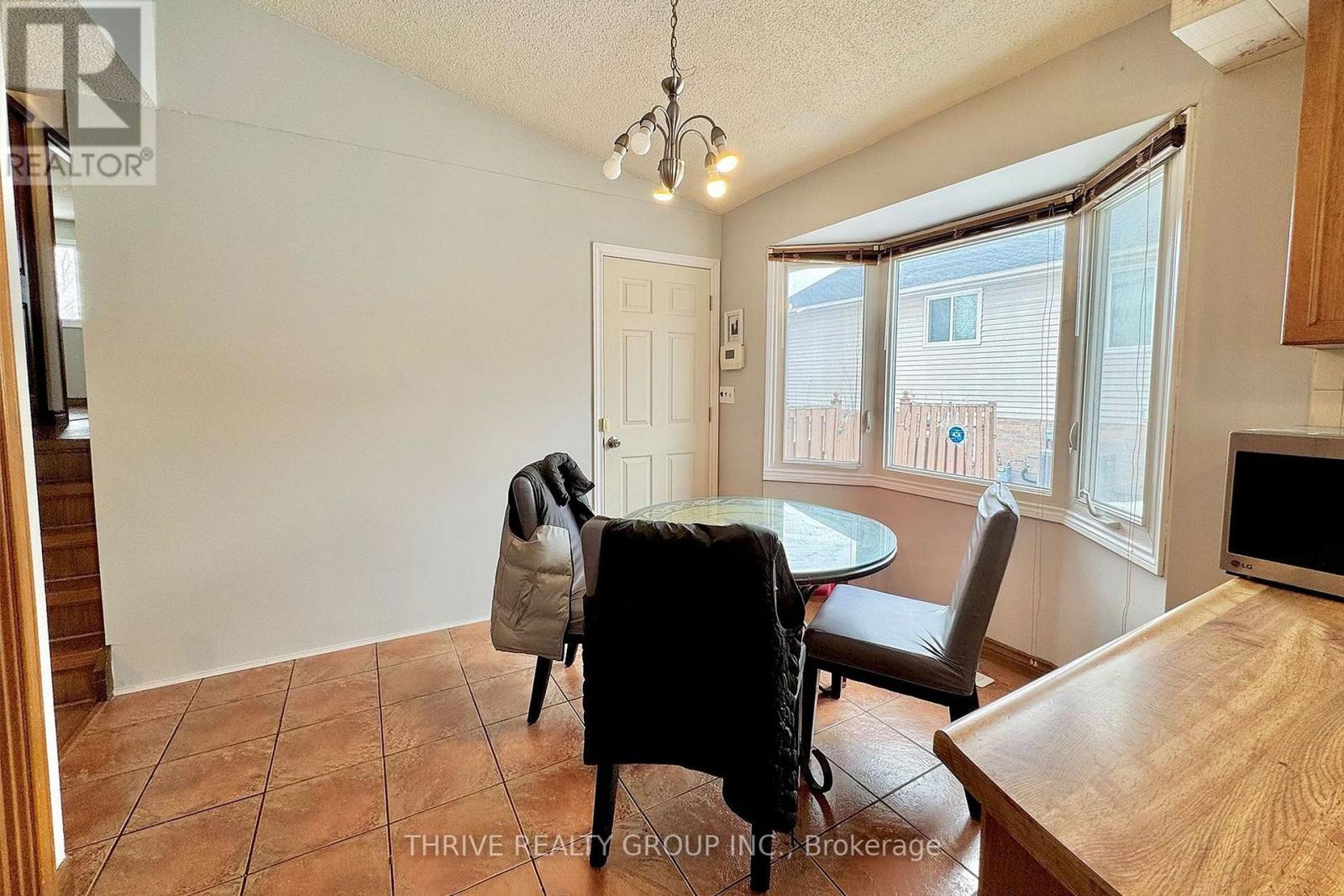 Upper - 1394 Basswood Road, London East, Ontario  N5V 3T3 - Photo 6 - X12819786