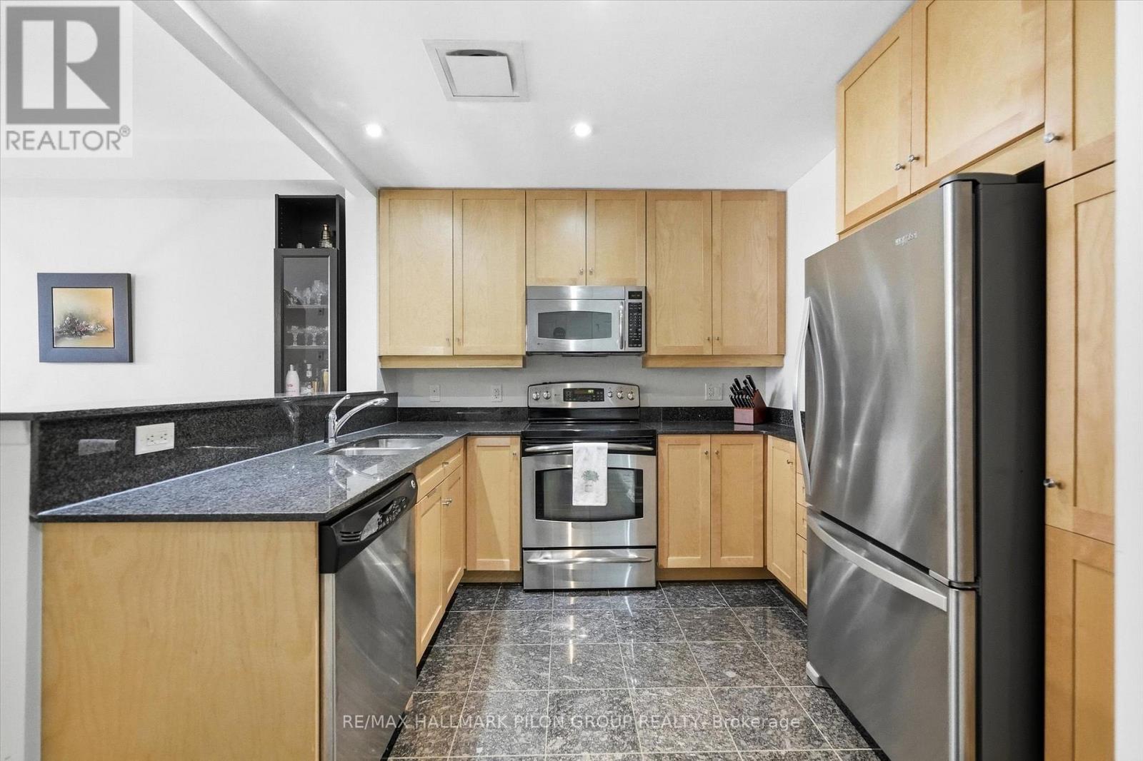 306 - 320 Mcleod Street, Ottawa, Ontario  K2P 1A3 - Photo 4 - X12819856