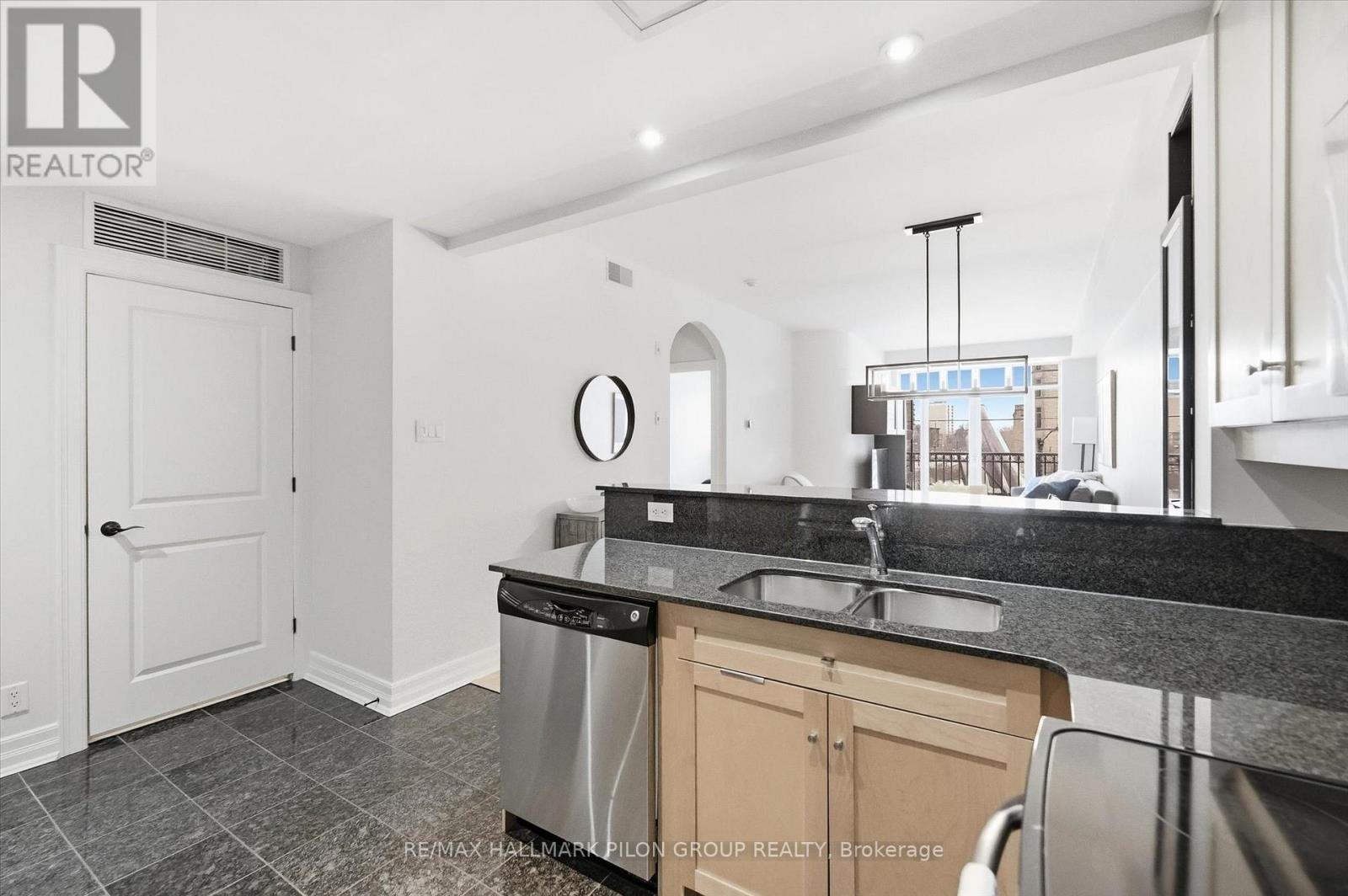 306 - 320 Mcleod Street, Ottawa, Ontario  K2P 1A3 - Photo 6 - X12819856