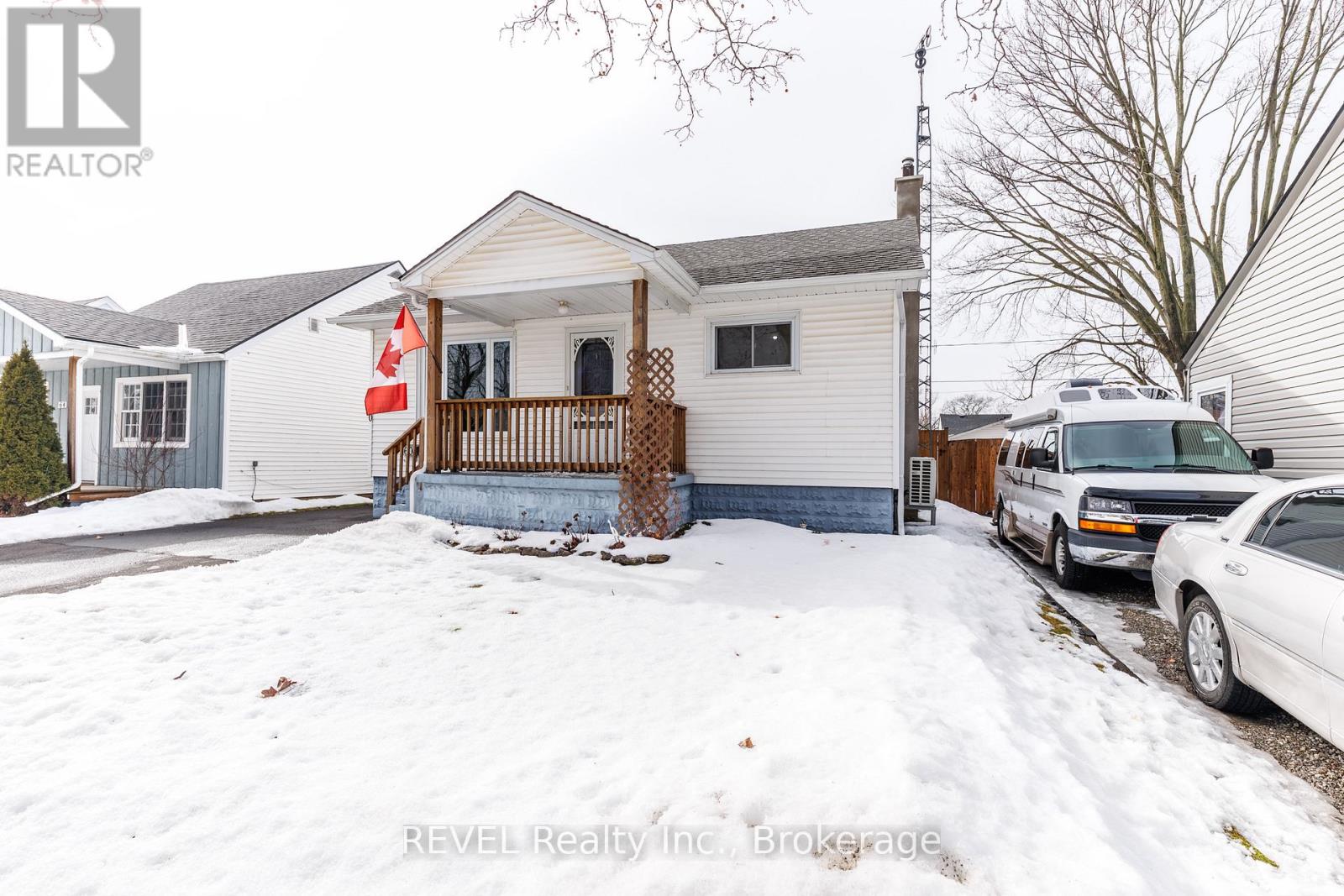 60 Nelles Road, Welland, Ontario  L3B 2P2 - Photo 2 - X12819810