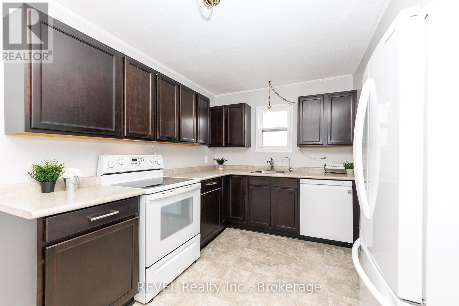 60 Nelles Road, Welland, Ontario  L3B 2P2 - Photo 9 - X12819810