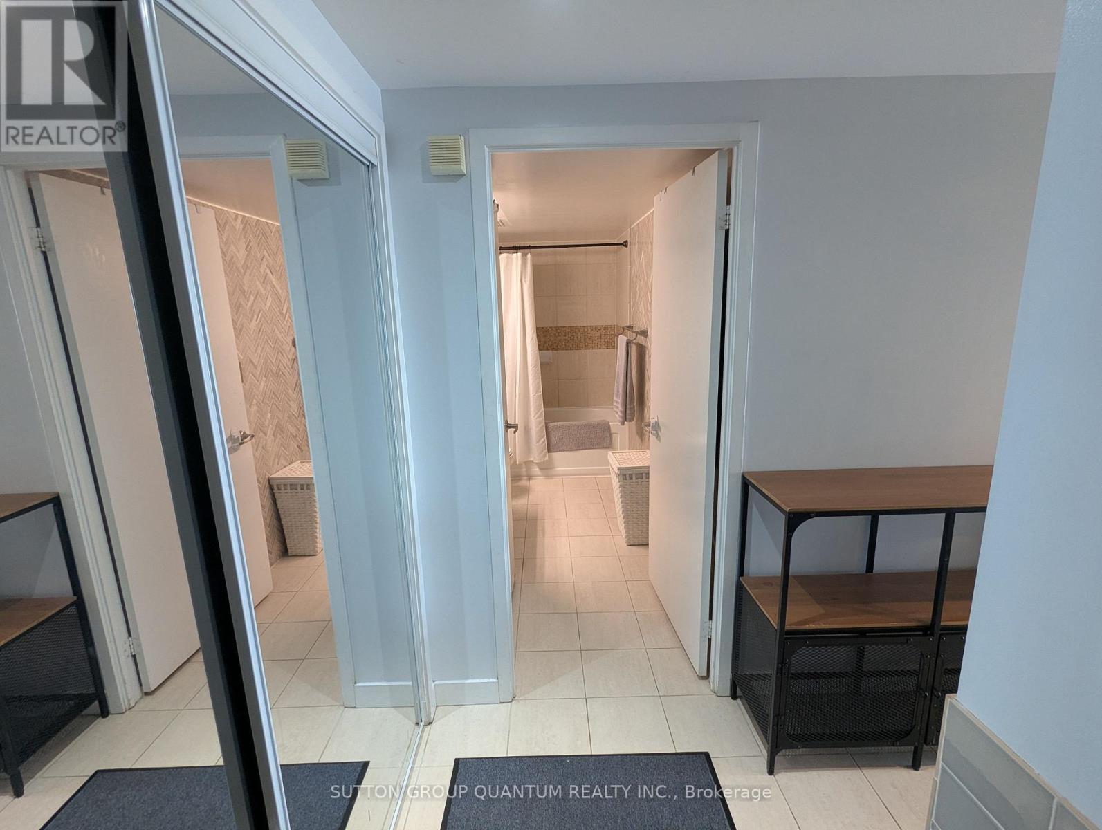 3205 - 11 Brunel Court, Toronto, Ontario  M5V 3Y3 - Photo 2 - C12819724