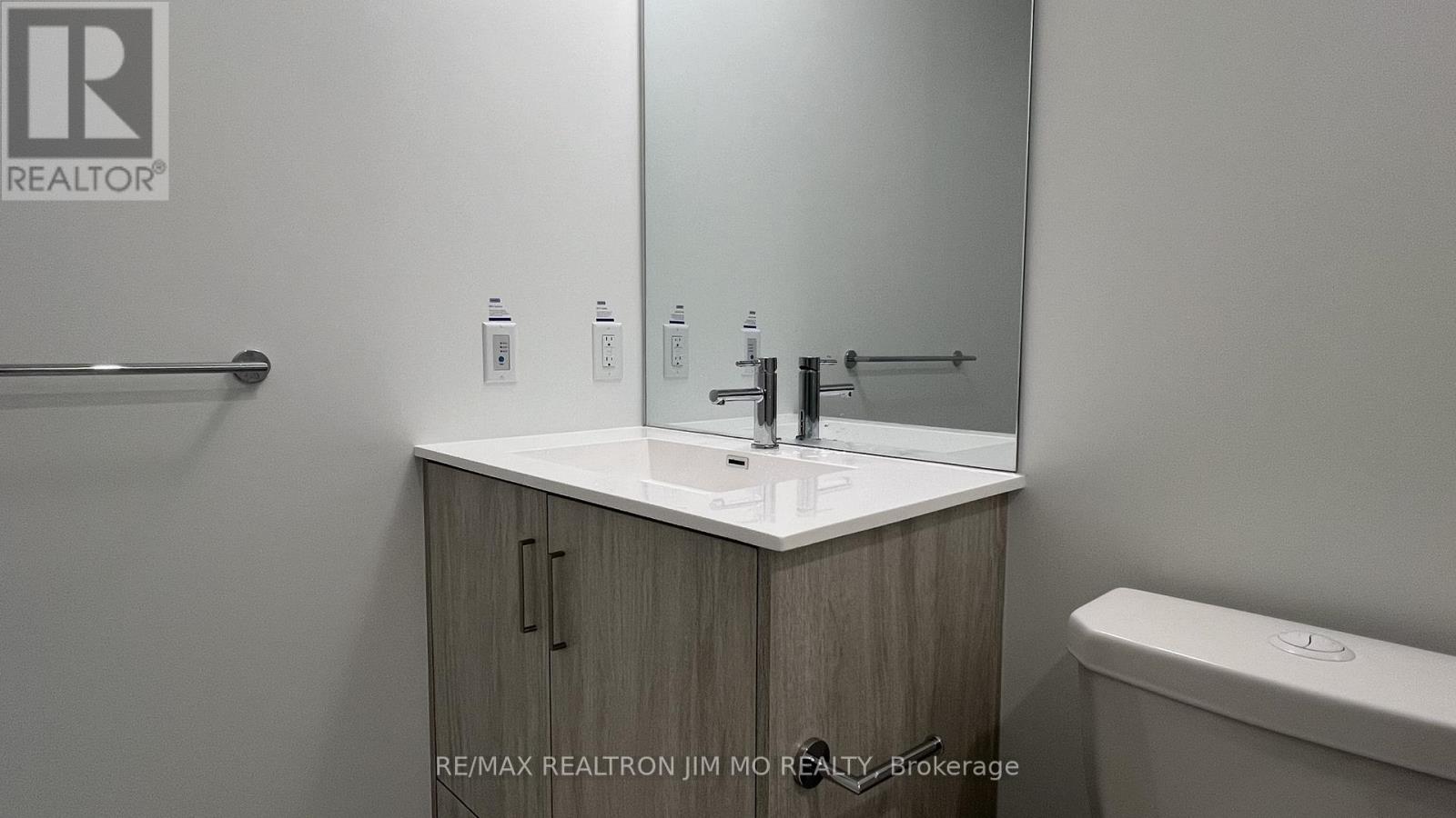 1916 - 180 Front Street E, Toronto, Ontario  M5K 0A9 - Photo 11 - C12819754