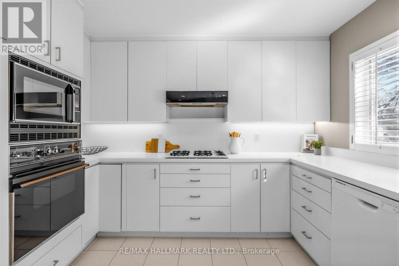 35 Elliotwood Court, Toronto, Ontario  M2L 2P8 - Photo 13 - C12819784