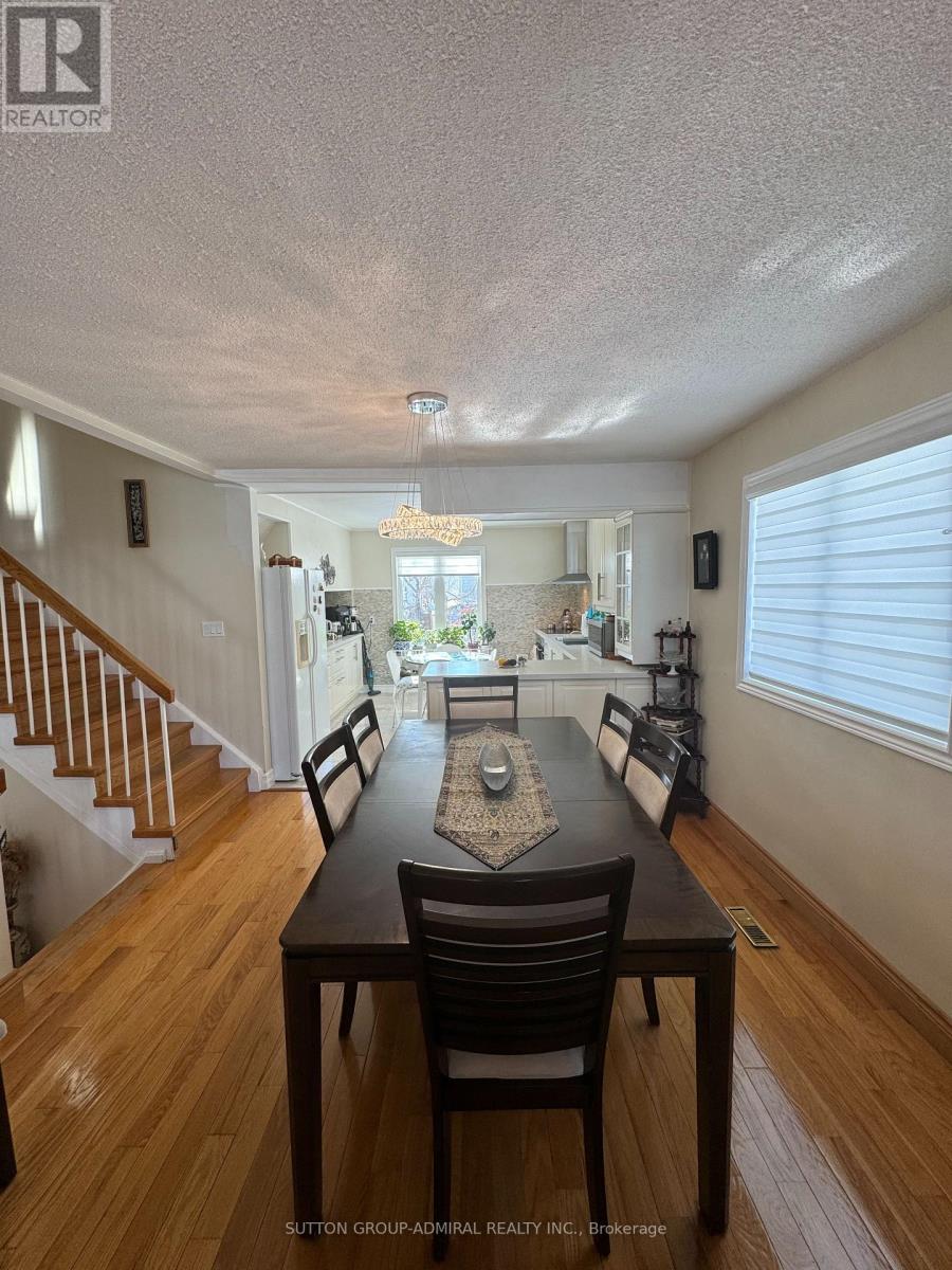 271 Weldrick Road, Richmond Hill, Ontario  L4C 5P2 - Photo 10 - N12812972