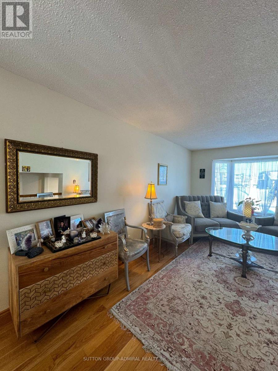 271 Weldrick Road, Richmond Hill, Ontario  L4C 5P2 - Photo 12 - N12812972