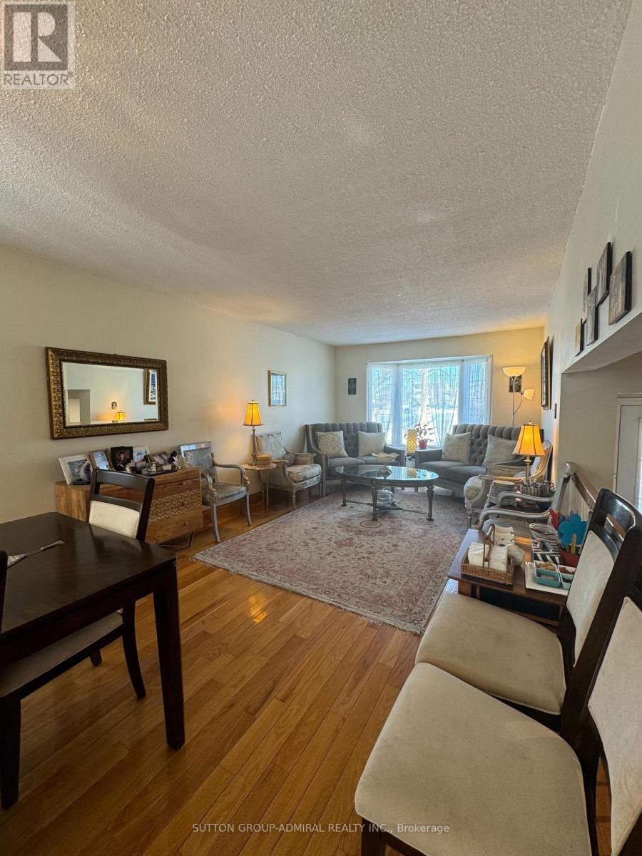 271 Weldrick Road, Richmond Hill, Ontario  L4C 5P2 - Photo 5 - N12812972