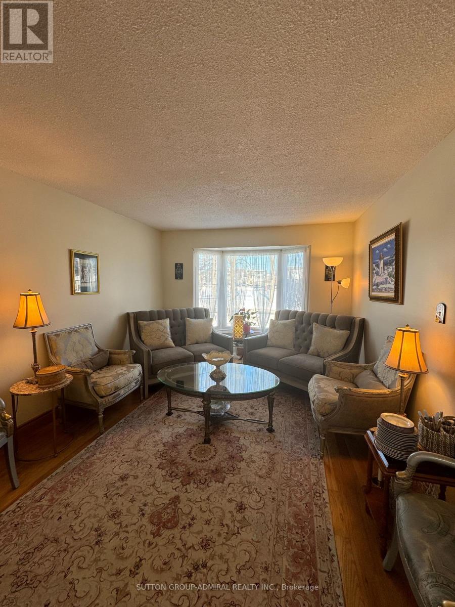 271 Weldrick Road, Richmond Hill, Ontario  L4C 5P2 - Photo 6 - N12812972