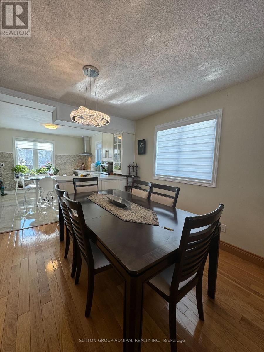 271 Weldrick Road, Richmond Hill, Ontario  L4C 5P2 - Photo 9 - N12812972